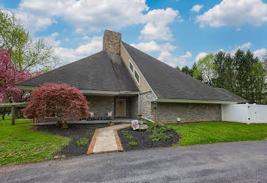 House with pool 2