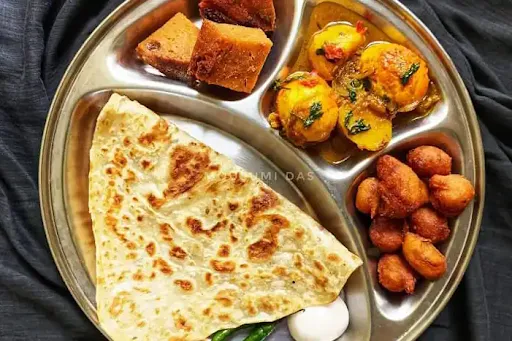 4 Aloo Paratha With Aloo Egg Curry [1 Egg]
