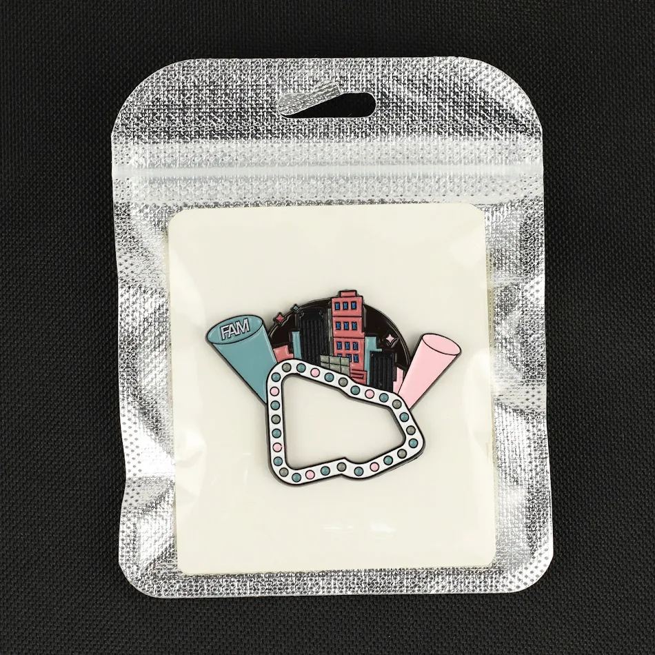 Metalen cartoon pin Vintage ornament Hoed badge Voeg een vleugje nostalgie toe aan je outfit. Perfect voor hoeden, verzamelen en als uniek cadeau. Uniek ontwerp.
