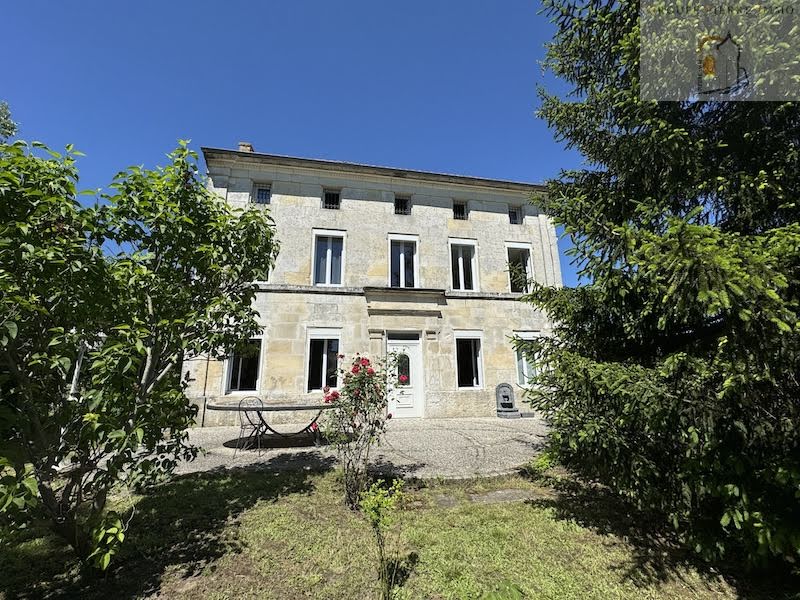 Vente maison 8 pièces 200 m² à Jarnac (16200), 298 200 €