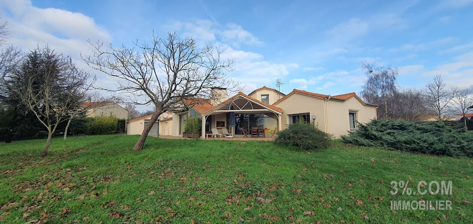 Vente propriété 6 pièces 176 m² à Chantonnay (85110), 303 000 €