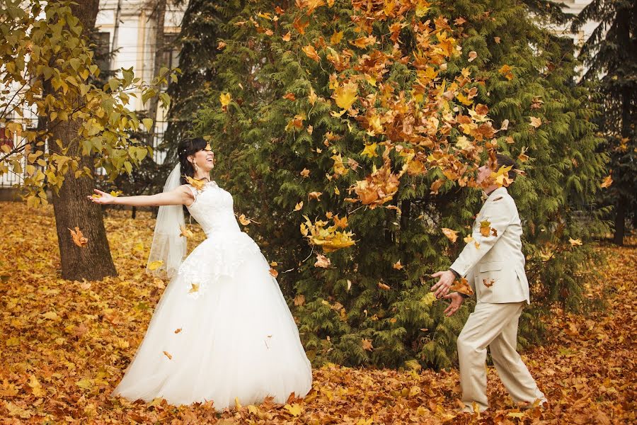 Wedding photographer Valentina Baturina (valentinalucky). Photo of 22 November 2014