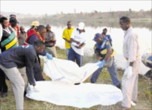 WASHED UP: Police divers carry the body of Walter Mungungoni from the Nandoni Dam on Friday. He and his friend Mulalo Nemabaka were fishing when their boat capsized last Sunday. Nemabaka's body was retrieved from the dam on the same day but Mungungoni's body took five days to wash up. Pic. Elijar Mushiana. 07/09/08. © Sowetan.