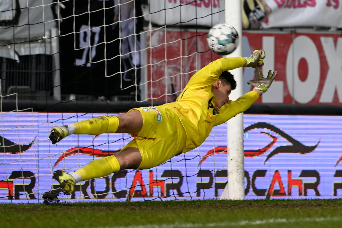 Rémy Descamps, pas loin d'arrêter son deuxième penalty de la saison 