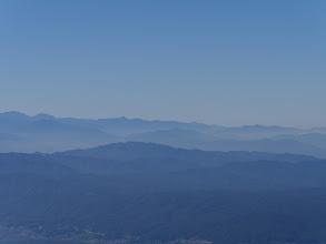 手前に戸倉山、奥は南アルプス前衛の山々