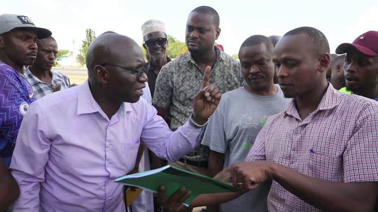 Taita Taveta Finance chief officer Leonard Lang’at engages traders at the disputed MacKinnon Road town on Monday. The county government is planning to start collecting revenue in the town