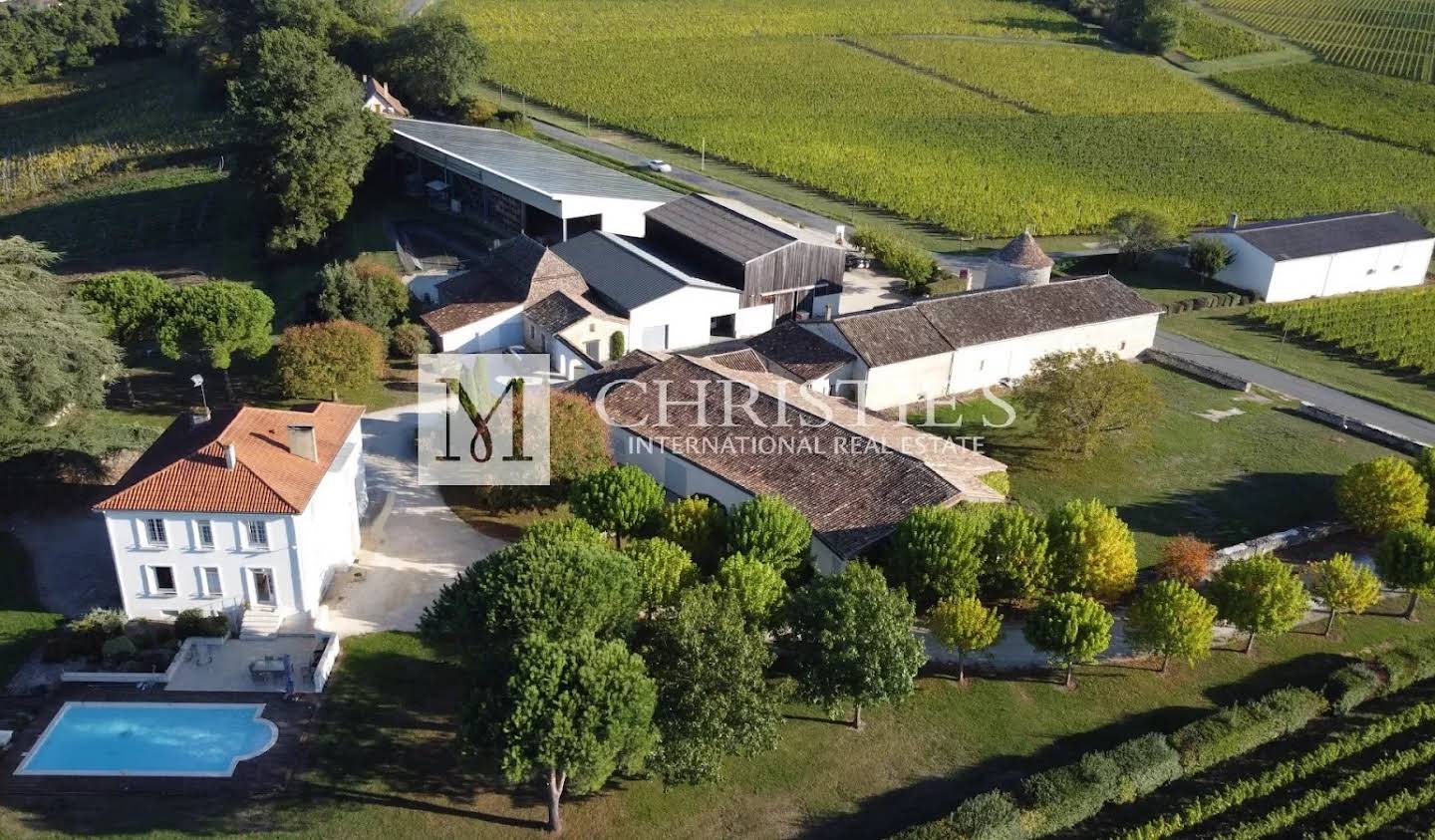 Vineyard with pool Bergerac