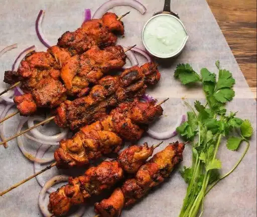 Chicken Satay 5 Stick 150 Gm With Tzatziki Sauce