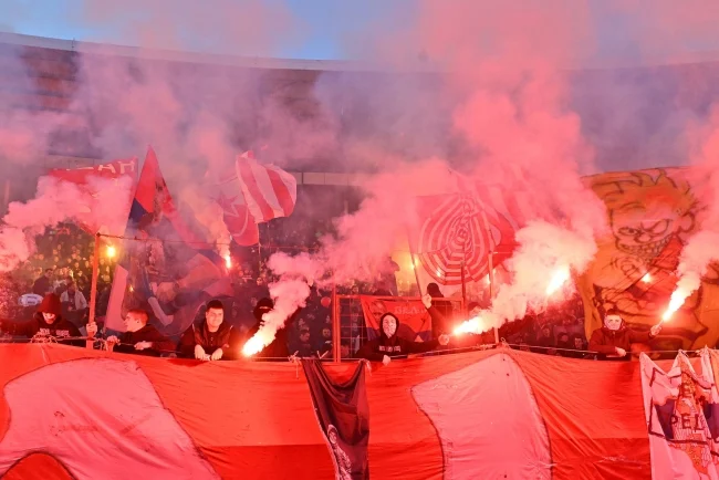 Uefa kaznila Zvezdu zbog nedoličnog ponašanja navijača u utakmici protiv Jang Bojsa