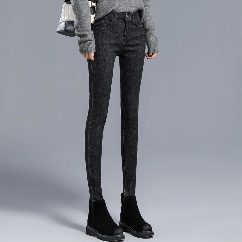 Calças Jeans Femininas Justas de Cintura Alta. Sinta-se confiante e estilosa com estas calças jeans que valorizam a silhueta. Conforto e moda!