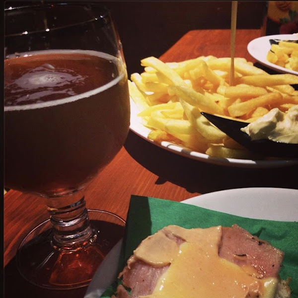 Great Belgian beer, fries and canapés with ham, cheese and cocktail sauce