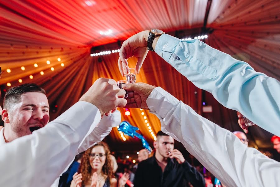 Fotógrafo de bodas Oleg Belousov (olegbell). Foto del 17 de enero 2018