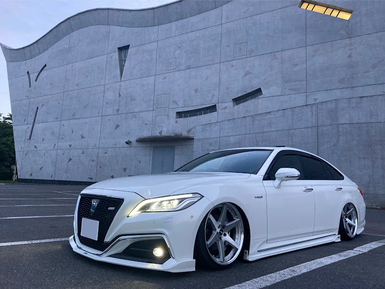 クラウンセダンのクラウンRS Advance・エアサス全下げ・ドライブしたい・秋の気配・coming soon✨に関するカスタム事例の投稿画像1枚目