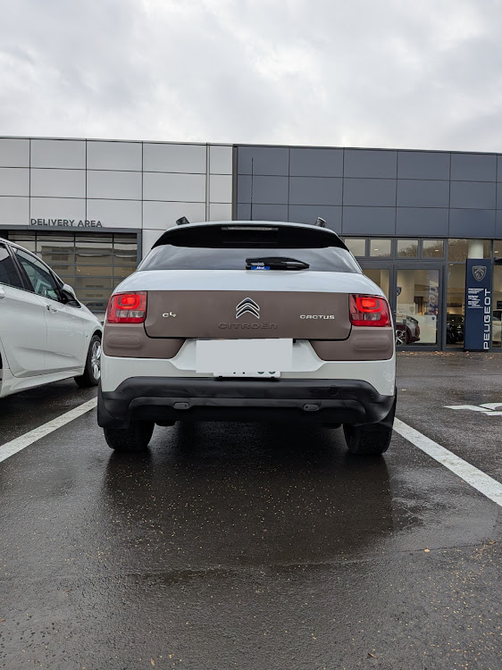 C4 カクタスのお尻ショット・#洗車・シトロエン・駐車枠ぴったり選手権に関するカスタム事例の投稿画像7枚目