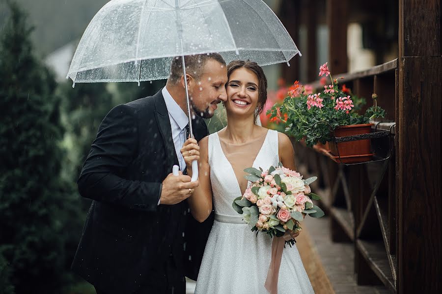 Fotógrafo de casamento Elena Metelica (elenandroma). Foto de 3 de março 2020