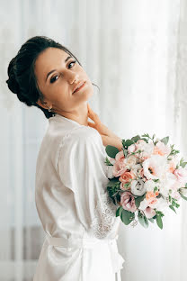 Fotógrafo de casamento Konstantin Mikhna (konstantinphoto). Foto de 16 de janeiro 2020