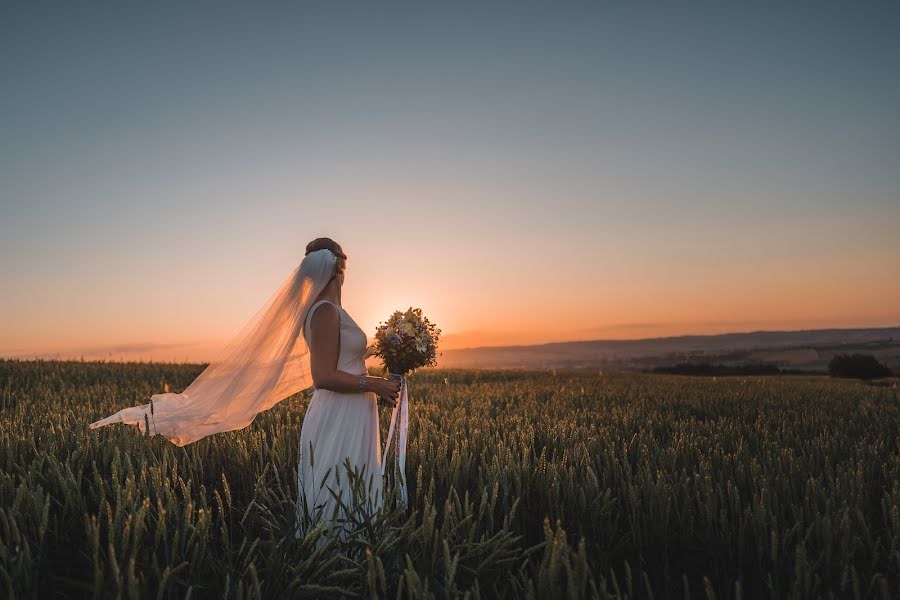 Fotógrafo de casamento Petr Ovsík (petrovsik). Foto de 28 de julho 2022