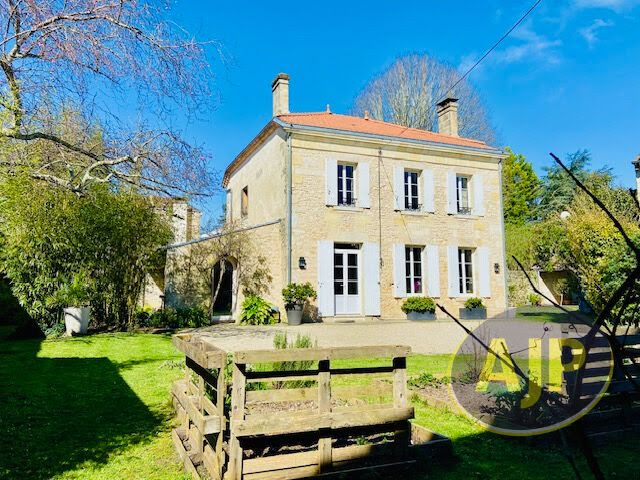 Vente maison 5 pièces 140 m² à Saint-Germain-d'Esteuil (33340), 432 000 €