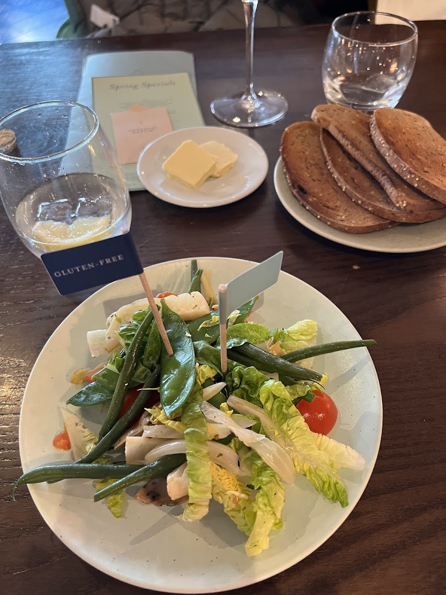 Salad GF, DF + GF bread & vegan butter