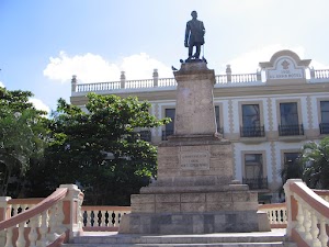 Monumento a Manuel Cepeda Peraza