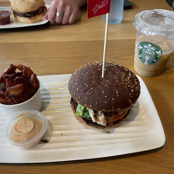 GF burger bun & sweet potato fries