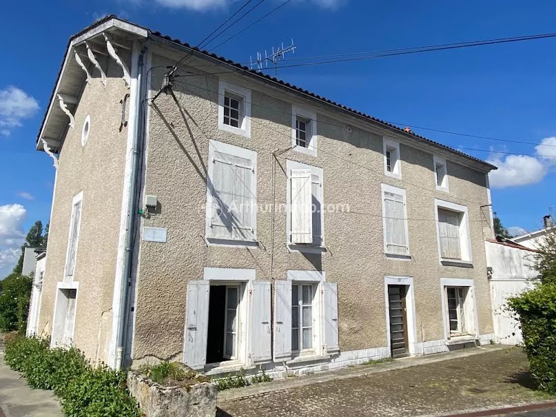 Vente maison 14 pièces 266 m² à Matha (17160), 127 800 €