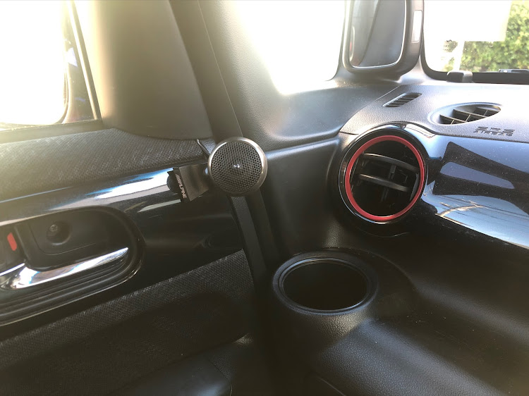 Nボックス+カスタムの嫁車は旦那のおもちゃ・DIY・LEDリフレクター・ツイーターに関するカスタム事例の投稿画像3枚目