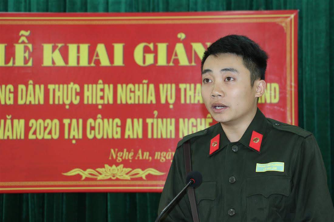 Đại diện học viên phát biểu tại buổi lễ