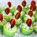 Cucumber Bites with Herb Cream Cheese and Cherry Tomatoes was pinched from <a href="https://www.facebook.com/photo.php?fbid=1598788870352213" target="_blank">www.facebook.com.</a>