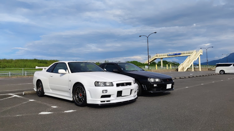 スカイライン GT-Rのドライブ・梅雨明け・スカイラインGT-R BNR34に関するカスタム事例の投稿画像1枚目