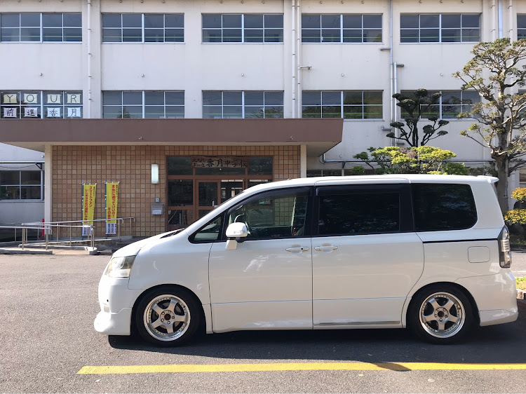 ノアの愛娘の送迎・エネオス洗車に関するカスタム事例の投稿画像1枚目
