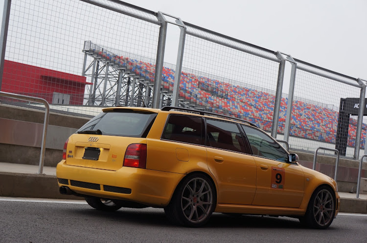 インプレッサ WRX STIのサーキット・台湾の車に関するカスタム事例の投稿画像4枚目