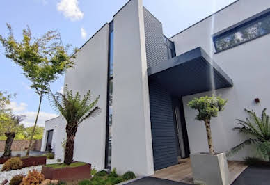 Contemporary house 3