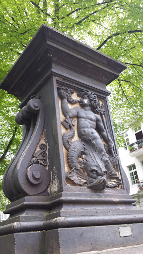 Brunnen an der Friedenskirche