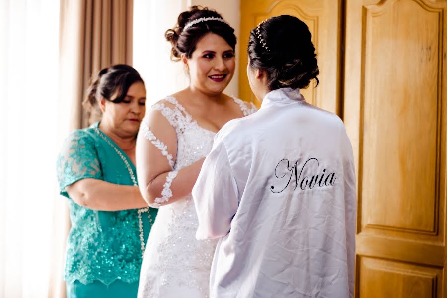 Fotógrafo de bodas Alejandra Choque (aleysunikon). Foto del 13 de julio 2023