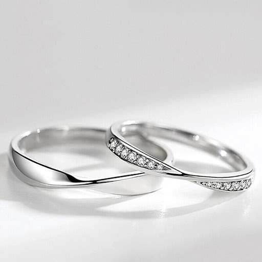 Title 4, Silver Mobius Ring for Men and Women A stylish ...