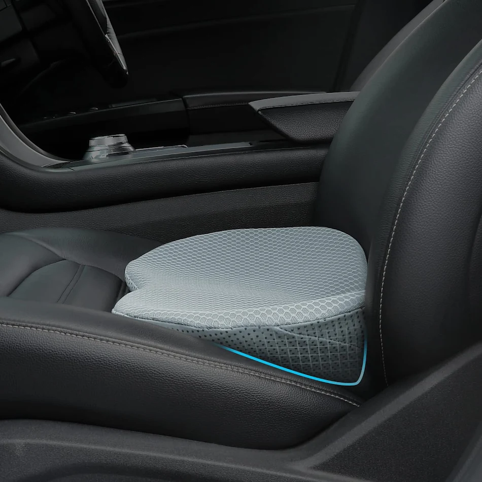 Verdikt autostoelkussen voor bestuurder. Verhoogt de zitpositie voor meer comfort en beter zicht tijdens het rijden.