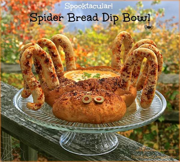 Spooktacular Halloween Spider Bread Bowl & Dip_image