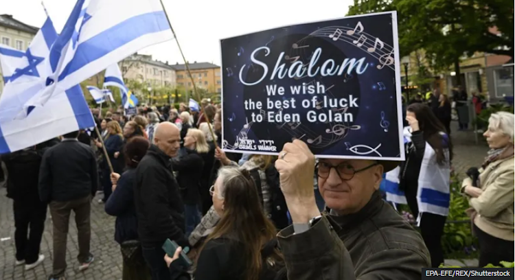 Crowds of people supporting Israel have also gathered in Malmo