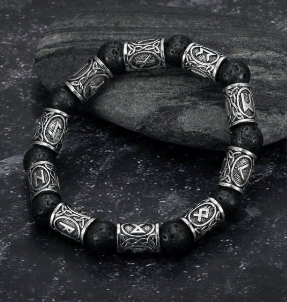 Asgard Srebrna Narukvica sa Runama i Crnim Lava Kamenom. Skandinavski amulet, elegantan i sa zaštitnom energijom.