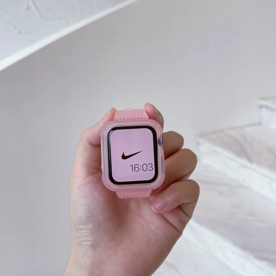 Eenvoudige, effen gekleurde, transparante, matte siliconen band voor comfortabel en veilig dragen. Gemakkelijk schoon te maken, duurzaam.
