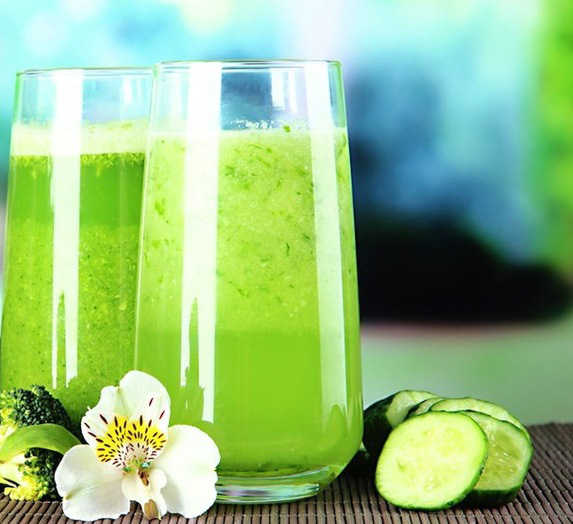 Healthy Liquid Diet Green Smoothie with cucumber and avocado Recipe ...