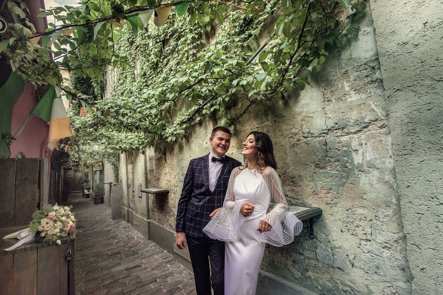 Fotógrafo de casamento Olena Yavorska (yavelena). Foto de 30 de novembro 2020