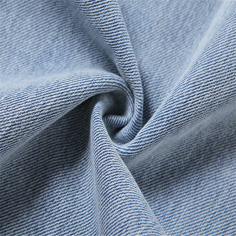 Jean taille haute pour femme, coupe droite, ample et polyvalent, amincissant, pour un look casual et tendance.
