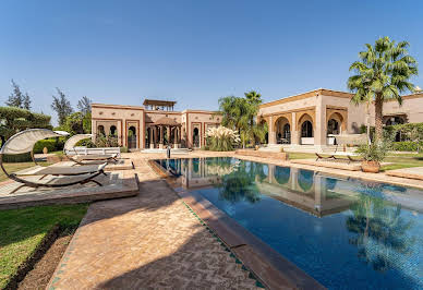 Villa with pool 2