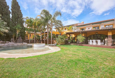 Villa with pool and terrace 3