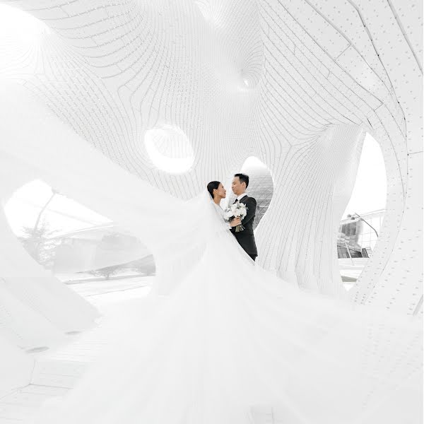 結婚式の写真家Damir Kuzhumov (kuzda)。2019 10月1日の写真