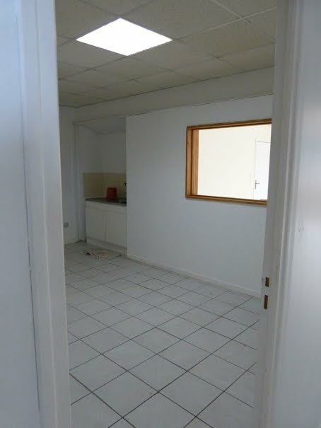 Location  locaux professionnels 1 pièce 200 m² à Montrabé (31850), 1 800 €
