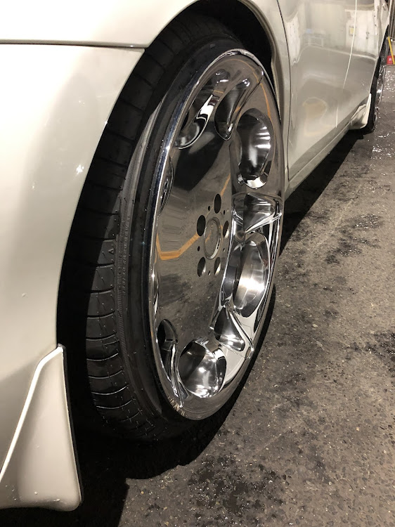 カムリのホイール交換・車高調整に関するカスタム事例の投稿画像2枚目