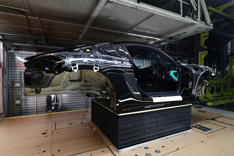 ケイマン GT4のGT4RS・オーダートラッキング・納車待ち・ヴァイザッハ・ロールケージに関するカスタム事例の投稿画像5枚目